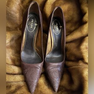 PRADA Espresso Brown Leather Embroidered Stiletto Heel Pump Shoes